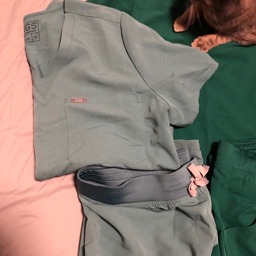 Figs scrubs